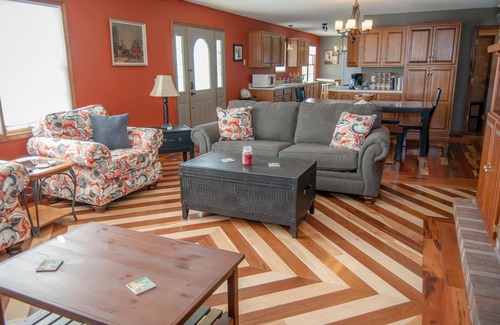 Cobden House | Minutes from WineTrail, Giant City, Shawnee Forest - Daily Deer Viewing - Rural