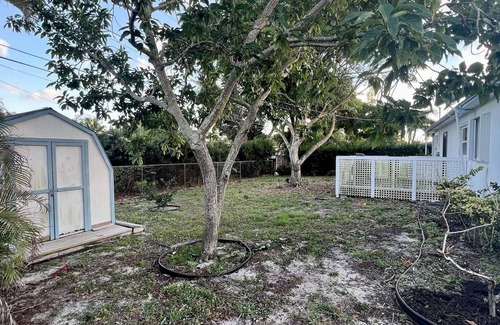 Jensen Beach House | MINUTES TO BEACHES & DOWNTOWN JENSEN BEACH, SLEEPS 4