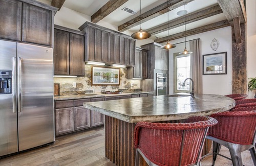 Town Center Apartment | Minutes to KSU in the heart of Town Center!