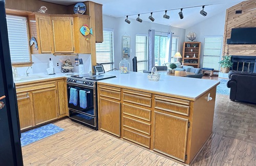 Cedar Lane House | Minutes to the Beach! Family friendly House with lots of fishing oppurtunity!