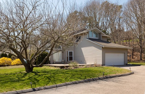 Westerly House | Minutes to the beach, private pool, and beach pass!