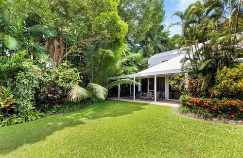 Port Douglas Villa | Mirage Resort Villa 418 with access to Sheraton Facilities