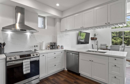 El Granada House | Miramar Oasis! Ocean View, Steps2Beach, Roof Deck, Fire Pit, Coastal Trail