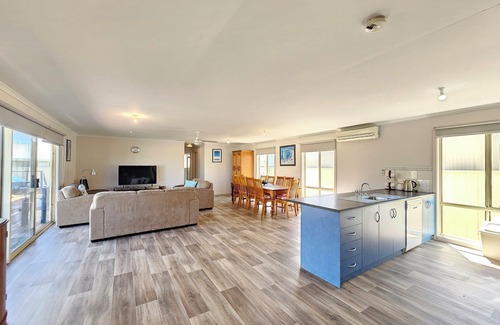 Waterhouse House | Miramare - Fantastic Family Holiday Home