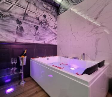 Monti Bed & Breakfast | Mirror Suite Roma Jacuzzi Colosseo Monti