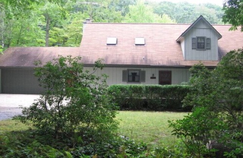 Burnsville House | Mirror Woods, On A Quiet Mtn. Pond Surrounded By Nature Includes A/C