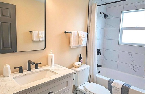 Ocean Shores Hotel | Misty Harbor - 1 Bedroom Suite with 1 King and 1 Queen Bed at Wanderlust Inn, Pet Friendly
