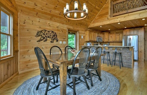 Cherry Log Cabin | Misty Mtn Hideaway| Soak + Stargaze w/Epic Views