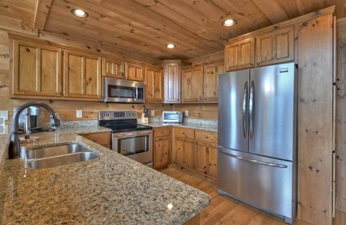 Cherry Log Cabin | Misty Mtn Hideaway| Soak + Stargaze w/Epic Views