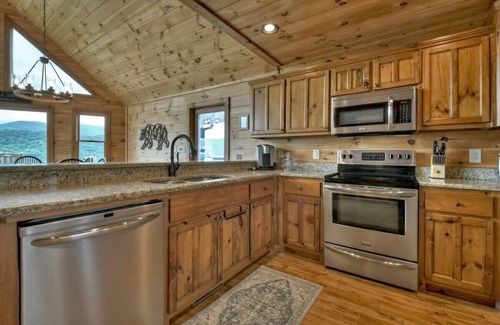 Cherry Log Cabin | Misty Mtn Hideaway| Soak + Stargaze w/Epic Views