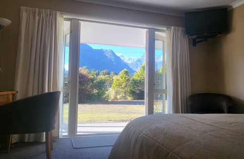 Fox Glacier Bed & Breakfast | Misty Peaks Guesthouse