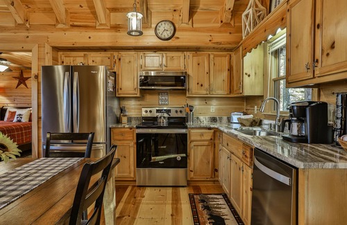Blue Ridge Cabin | Misty Ridge - Mtn Views, Fire Pit, Dog Friendly