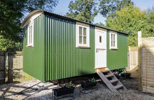Moreton-in-Marsh House | Mitford Gypsy Hut