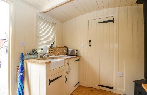 Moreton-in-Marsh House | Mitford Gypsy Hut