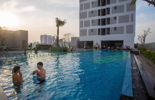 Bach Dang Riverside Apartment | Mix 2 Luxury High-view Flats Near Saigon's Center with Free Pool, Gym, Internet