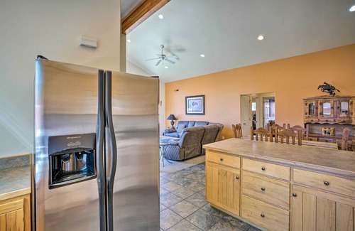 Moab South Valley Apartment | Moab Townhome w/Pool Access + Stunning Mtn Views!