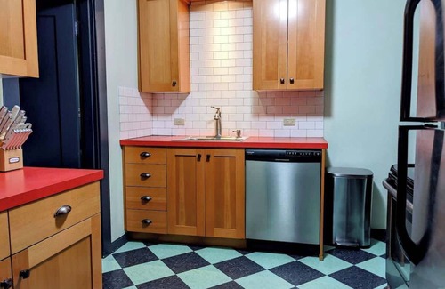 Belmont House | Moab Vibes in PDX - Walk to Local Coffee & Food