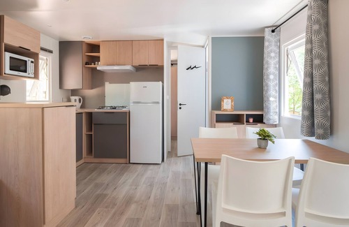 Bretagne-d'Armagnac RV Rental | Mobile Home 'Mobilhome Confort 4 Personnes 61' with Private Terrace, Private Garden and Wi-Fi