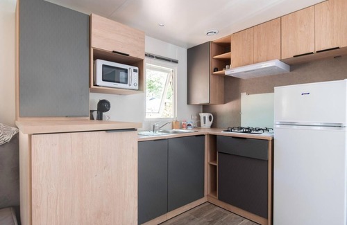 Bretagne-d'Armagnac RV Rental | Mobile Home 'Mobilhome Confort 4 Personnes 61' with Private Terrace, Private Garden and Wi-Fi