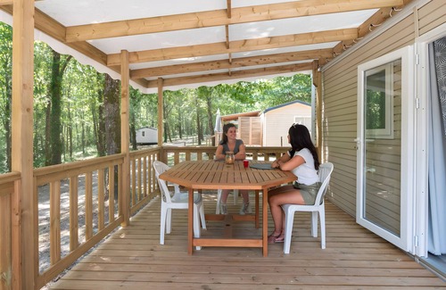 Bretagne-d'Armagnac RV Rental | Mobile Home 'Mobilhome Confort 4 Personnes 61' with Private Terrace, Private Garden and Wi-Fi