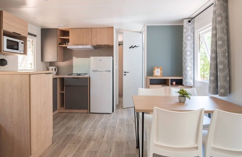 Bretagne-d'Armagnac RV Rental | Mobile Home 'Mobilhome Confort 4 Personnes 64' with Private Terrace, Private Garden and Wi-Fi