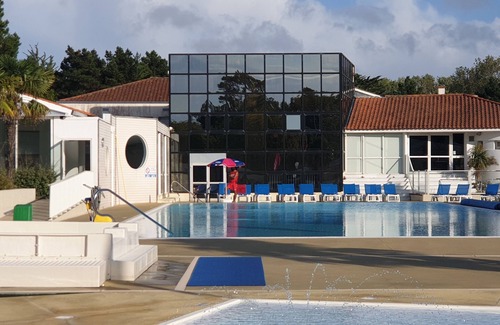 Saint-Jean-de-Monts RV Rental | Mobile home in campsite 4 * Aquatic area, Jacuzzi, Hammam, Sona.
