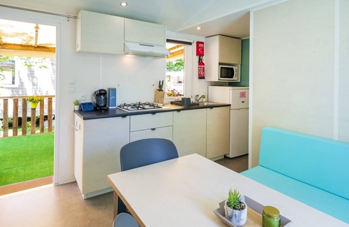 Capbreton RV Rental | Mobile Home 'Mobilhome Sauvage' with Private Terrace, Wi-Fi and Air Conditioning
