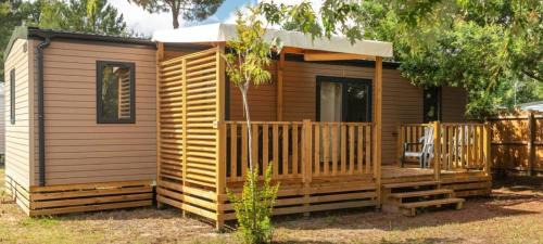 Lit-et-Mixe Other | Mobilhome 6 personnes climatisation, TV, lave-vaisselle, 2 salle de bain, 3 chambres au camping Les Vignes à Lit-et-Mixe dans les Landes avec piscine,