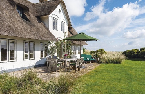 Munkmarsch Cottage | Moby Dick from A&M - Moby Dick