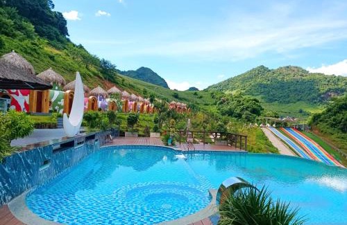 Moc Chau Hotel | Moc Chau Island - Bach Long Glass Bridge