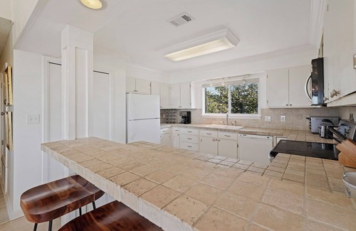 Four Mile Village House | Mockingbird Lane - Secluded Cottage with Ocean Views
