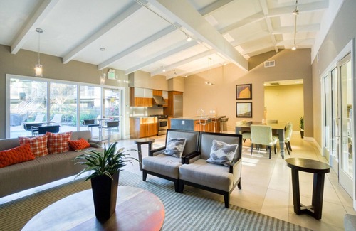 Cuernavaca Apartment | Mod Mountain View 1BR w/Pool, Gym, nr. Facebook & Apple by Blueground