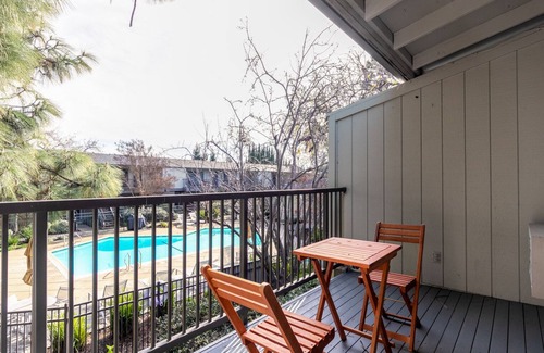 Cuernavaca Apartment | Mod Mountain View 1BR w/Pool, Gym, nr. Facebook & Apple by Blueground