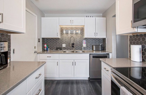 Wheat Ridge House | Mod Rustic Stay in Wheat Ridge with Hot Tub, Fast WiFi, AC