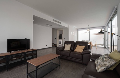 Maspalomas Villa | Modern 2BR House - Private Pool - Parking