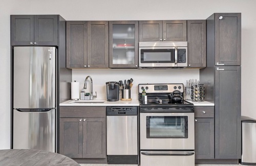 Kingfield Apartment | Modern 1-Bd Apartment#Desk#Fast WiFi#Walk to Uptown#Keurig+Coffee#Roku TV