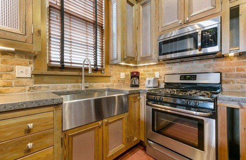 Faubourg Lafayette House | Modern 1-BD Near French Quarter | Walk to Superdome