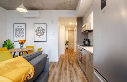Shaughnessy Village Apartment | Modern 1-BDR APT in DT MTL – Prime Location!
