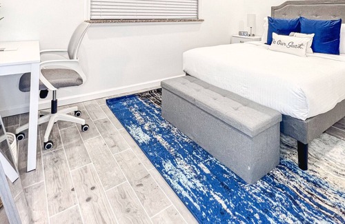 Bath Beach Apartment | Modern 1 bdrm/1 bath flat with romantic fireplace