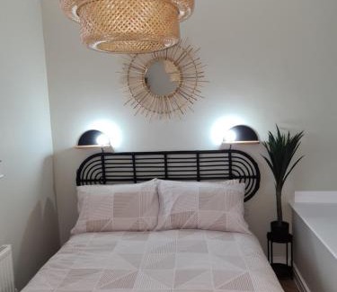 Crynant Apartment | Modern 1 bed apartment next to beach and golf course
