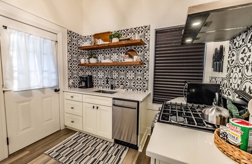 Natchitoches Apartment | 🏠Modern 1 Bedroom Apartment Historic District Sleeps 4 Walkable to Downtown