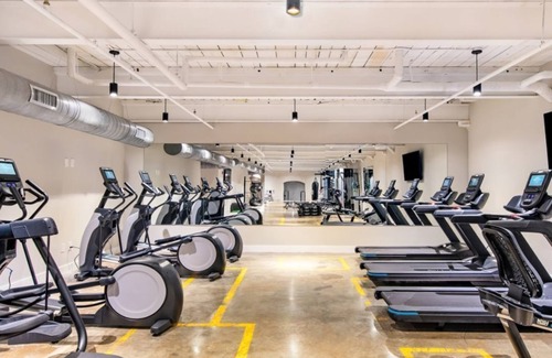 Judson Apartment | Modern 1-bedroom apartment with pool