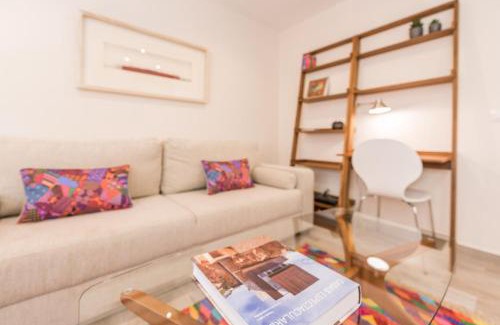 Milla de Oro Apartment | Modern 1-Bedroom Apartment in Exclusive Barrio Salamanca Ideal for 2, Near Golden mile , Goya I