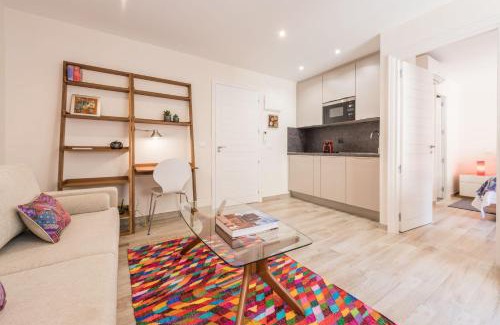 Milla de Oro Apartment | Modern 1-Bedroom Apartment in Exclusive Barrio Salamanca Ideal for 2, Near Golden mile , Goya I