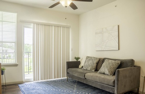 Lake Houston Apartment | Modern 1 bedroom apt w Lakeside balcony