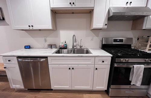 Lacy Condo | Modern 1-bedroom condo in downtown Santa Ana with AC, Disneyland 15 minutes away