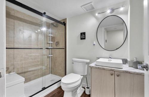 Cambridge Apartment | Modern 1 Bedroom + Den in Cambridge