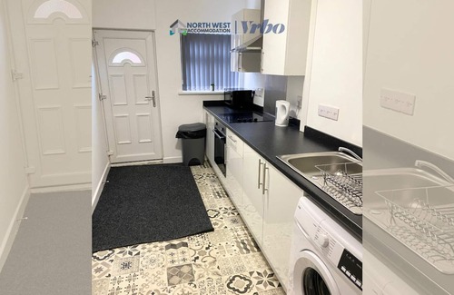 St Helens Apartment | Modern 1 Bedroom Flat in St Helens – Ideal for Relocation or Work Trips