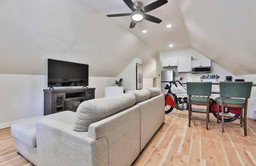 North Andover Apartment | Modern 1BD Near Downtown & Hgwy