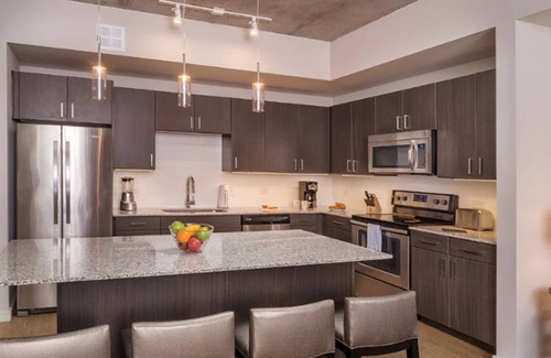 West End Resort | Modern 1BdRm -Ready for your F1 Race Weekend -Oct. 17-21 Downtown & Close to all